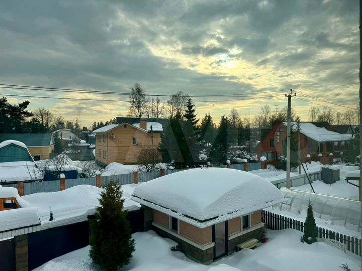 Дом 701 м² на участке 14,9 сот.