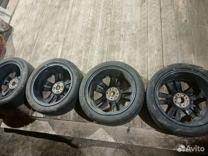 Литые диски r17 вместе с резиной Пирелли