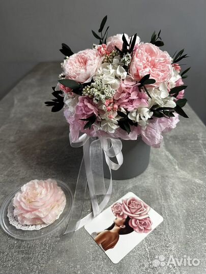 Букеты, композиции из невянущих живых цветов