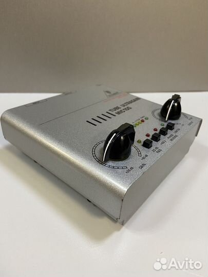 Ламповый предусилитель Behringer MIC100