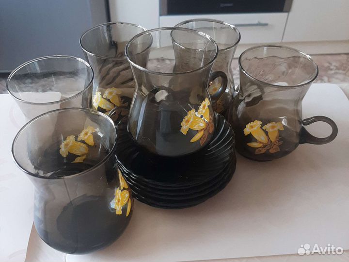 Чайные чашки с блюдцами