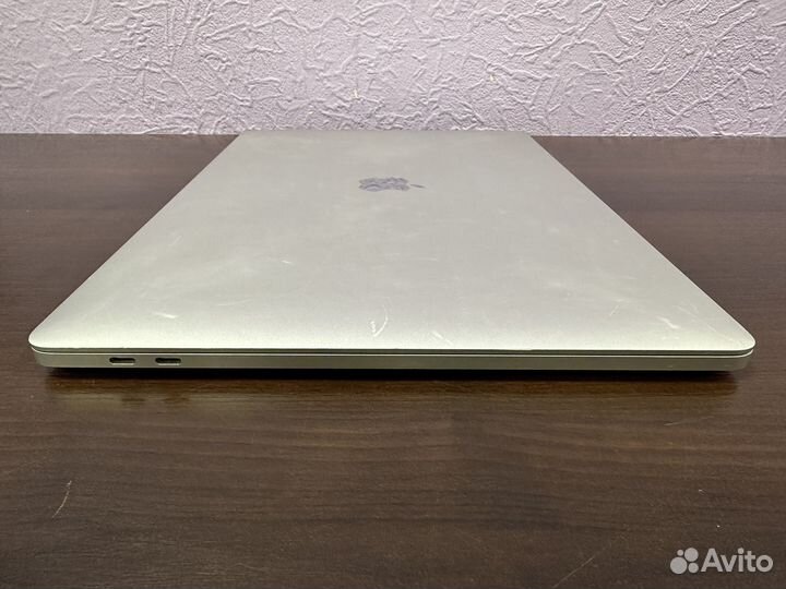 Macbook Pro 15 2018 i9/32/512/560X 4GB