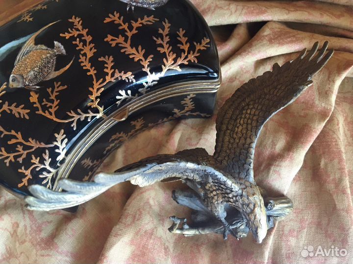 Бронзовая статуэтка орла