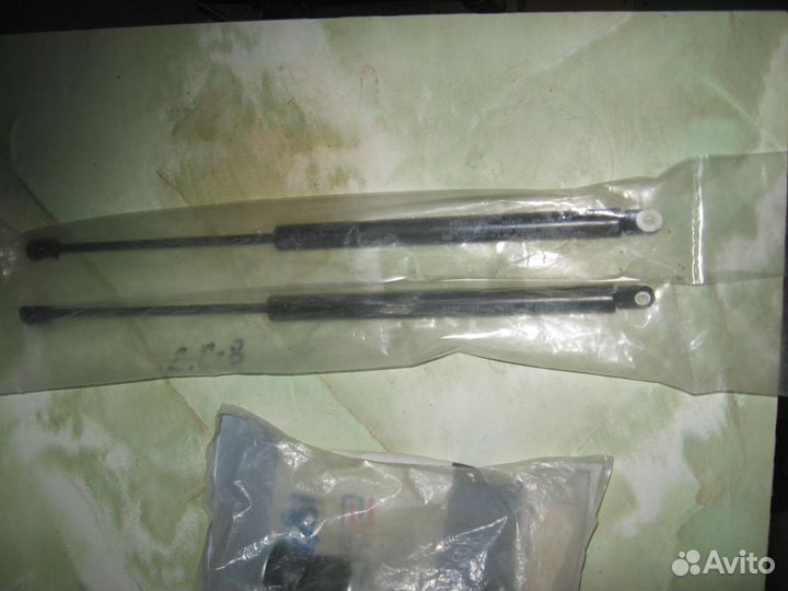 Volvo 740 амортизаторы крышки багажника комплект