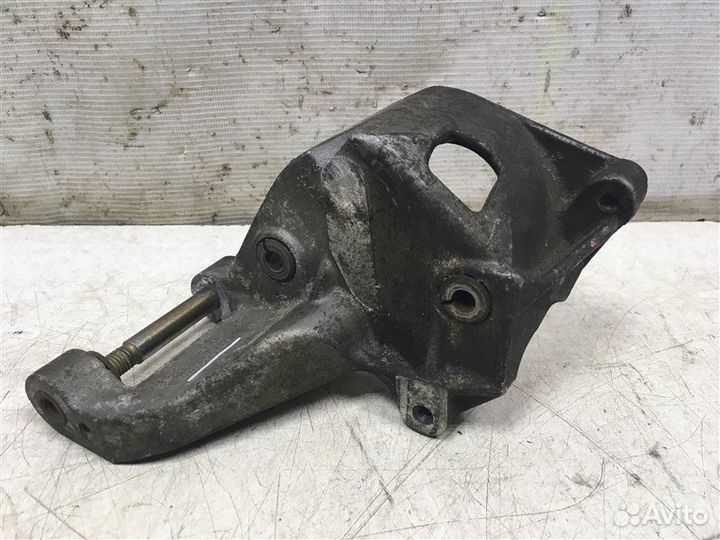 Кронштейн гидроусилителя Volkswagen Passat B4