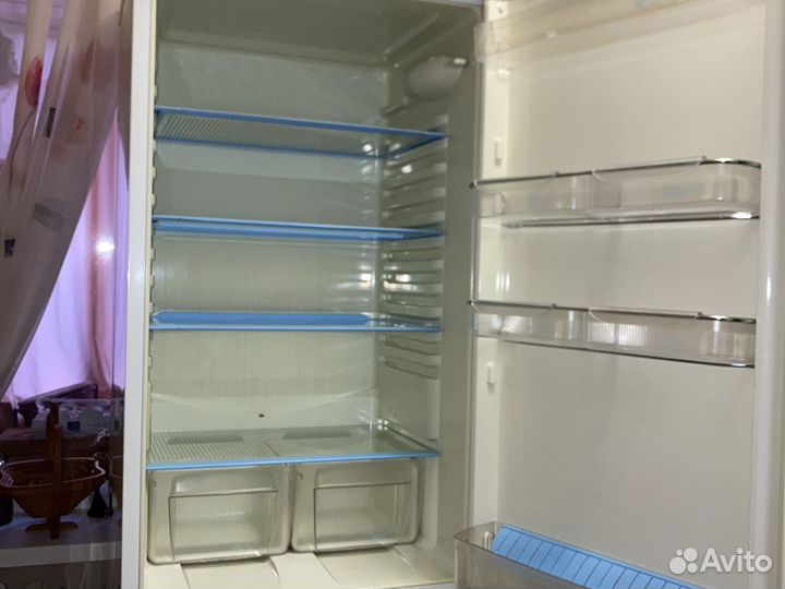 Холодильник бу indesit