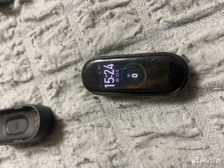 Продам часы xiaomi Mi Band 4
