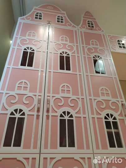 Сказочная детская мебель в комнату. Шкафы домиком