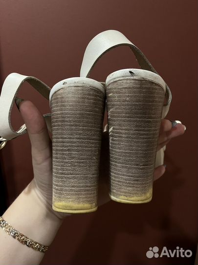 Босоножки Bata 41 размер белые кожа каблук 12 см