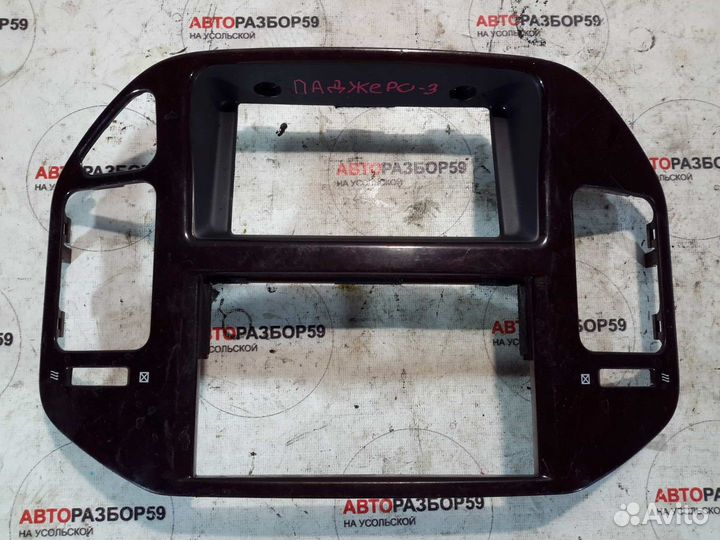 Рамка магнитолы Mitsubishi Pajero 3