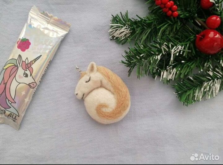 Брошь Единорог