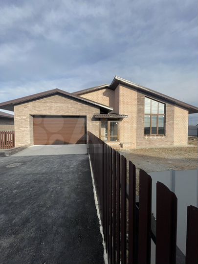 Коттедж 191 м² на участке 8 сот.