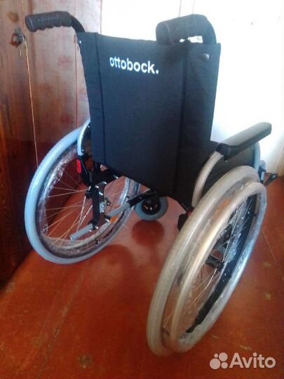 Две инвалидные коляски прогулочная и комнатная