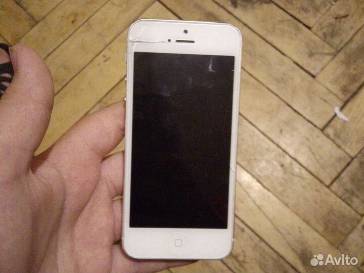 Телефон iPhone 5
