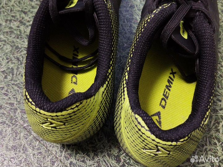 Футбольные бутсы для поля