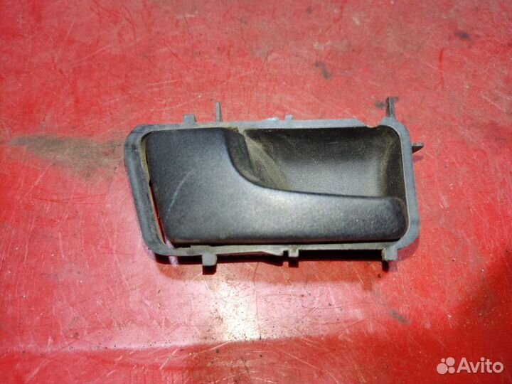 Ручка внутренняя левая Volkswagen Passat B3 седан