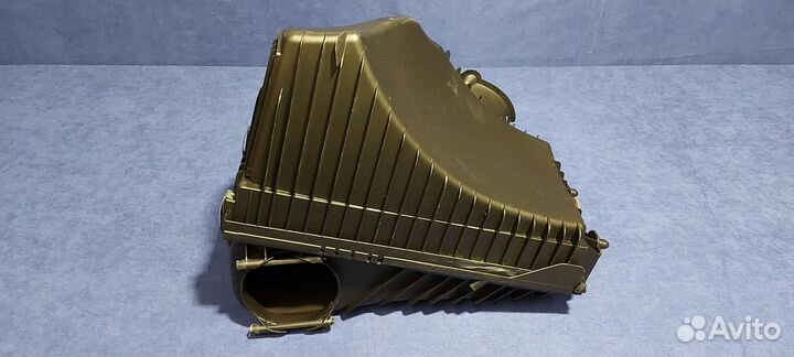 Левый корпус воздушного фильтра Porsche Cayenne 2