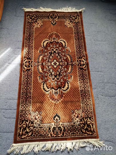 Ковровые накидки на диван и кресла