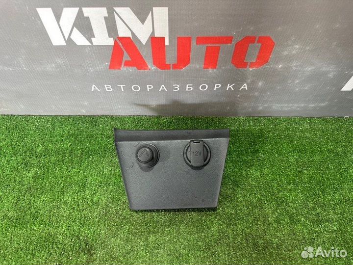 Панель с прикуривателем и розеткой Kia Rio 3 Ub