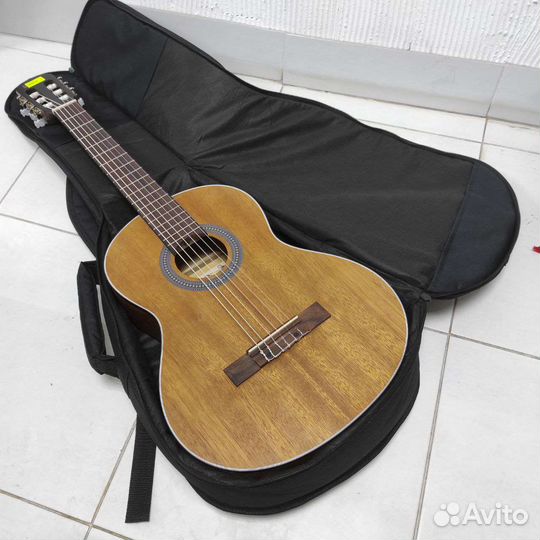Чехол новый на классическую гитару утепленный 10мм