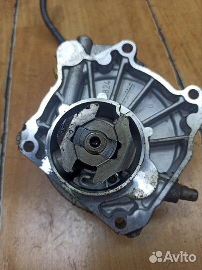 Вакуумный насос тормозной системы Opel Insignia