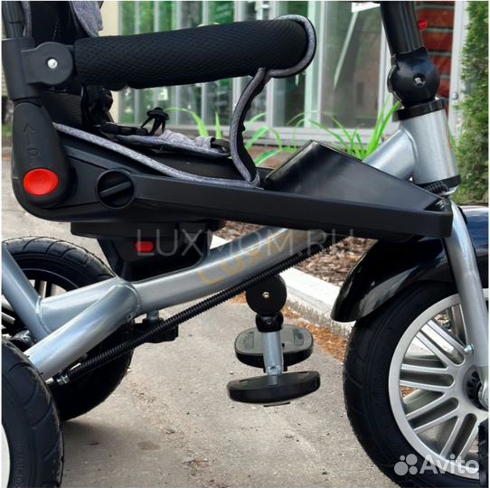 Велосипед трехколесный с ручкой Luxmom 760, серый