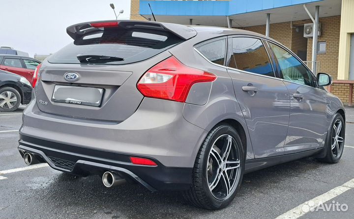 Оригинальная накладка Zetec-S Ford Focus 3