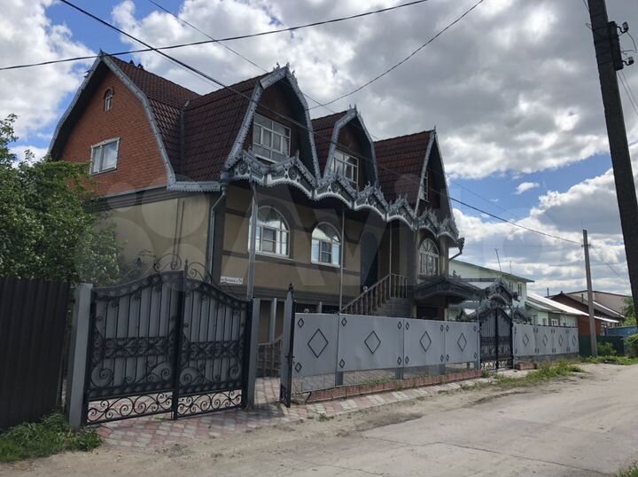 Дом 261,6 м² на участке 8 сот.