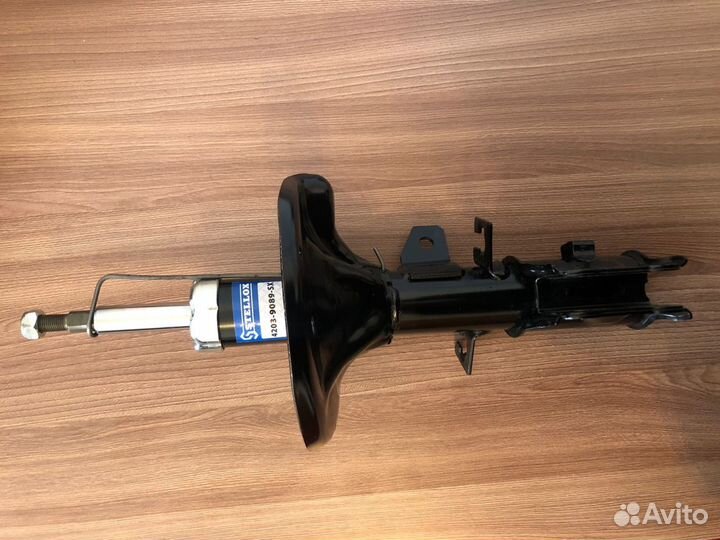 Передний правый газовый KIA Spectra/Cerato all 04