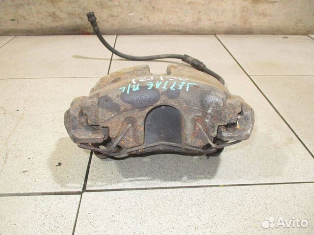 Суппорт передний левый VW Jetta 6 (1B)