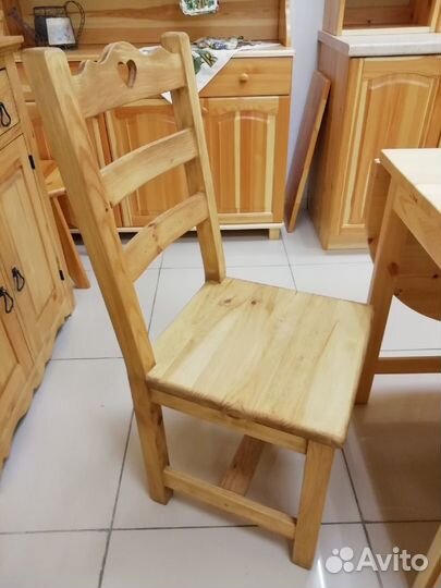 Стул деревянный с резьбой