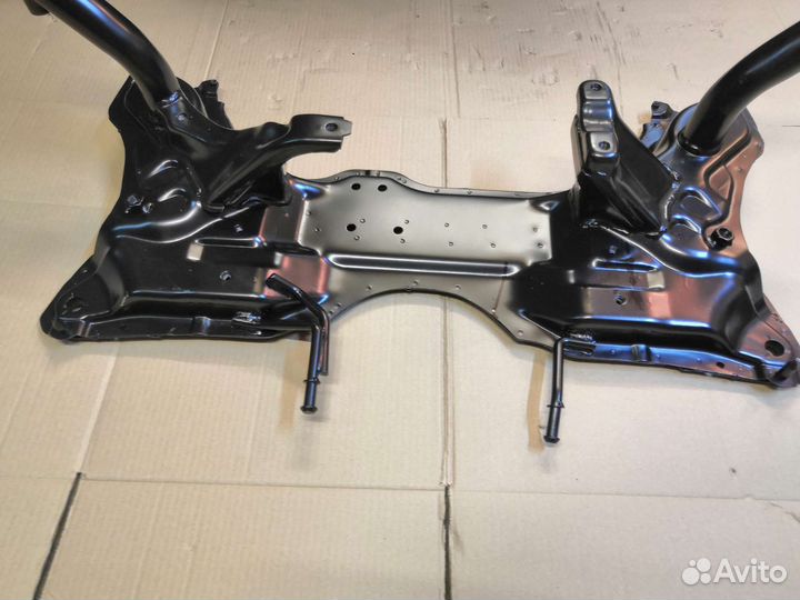 Подрамник передний Suzuki SX4 2006-2016 левый руль