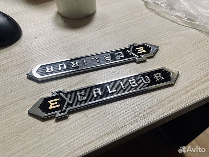 Эмблема Excalibur Toyota Land Cruiser 200