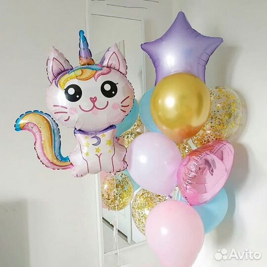 Котик высотой около 90 см и 10 шариков. С гелием