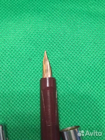 Ручка перьевая с золотым пером