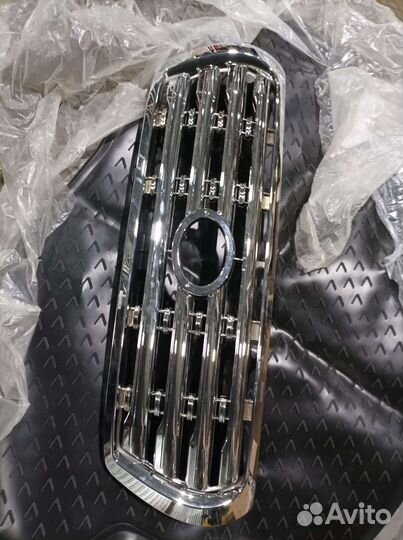 Решетка радиатора Toyota Land Cruiser 200, 07-11