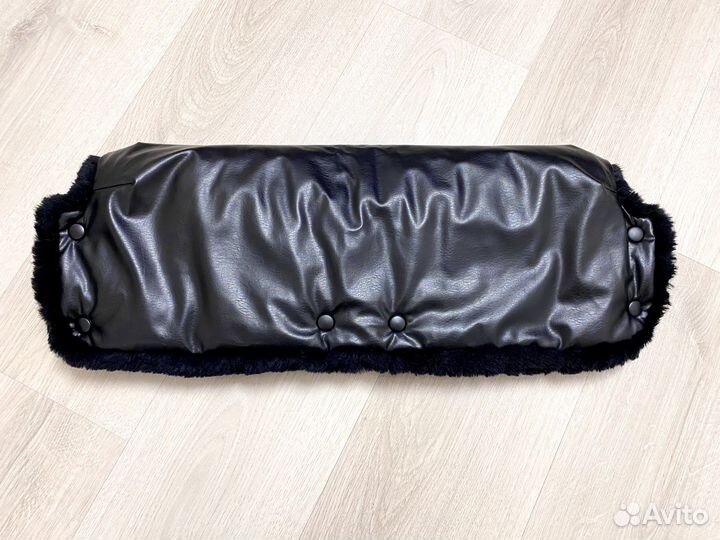 Черная муфта для рук из экокожи на коляску/санки