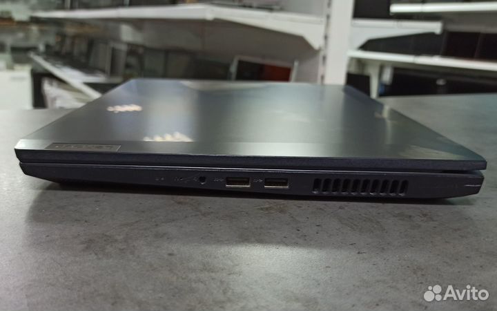 Lenovo R5 5600 16 GB RTX 3050 Ti 512 GB SSD