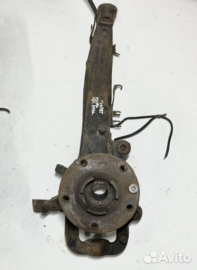 Кулак поворотный передний Volkswagen Tuareg 2005