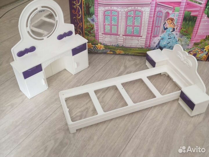Кукольный домик с мебелью
