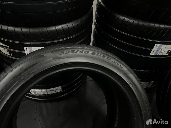 Pirelli P Zero PZ4 295/40 R20 и 265/45 R20 107Y