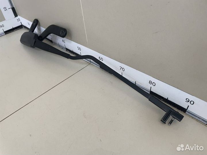 Поводок стеклоочистителя передний правый Ford C-MA