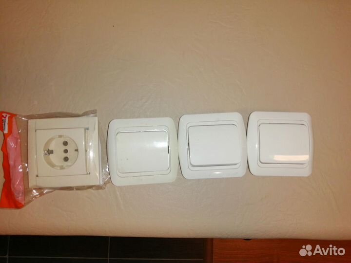 Выключатели и розетка