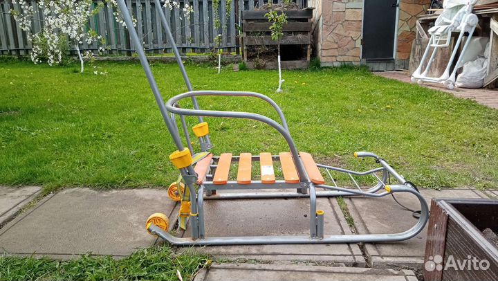 Прогулочные санки с колесиками