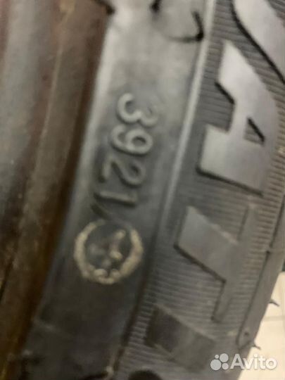 Ovation VI-388 255/35 R20 97W