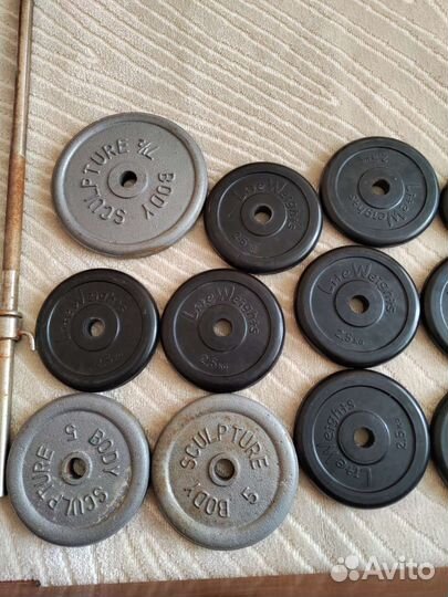 Спортивные блины, штанга и гантели