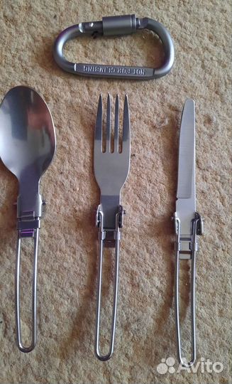Нужные складные столовые приборы + карабин