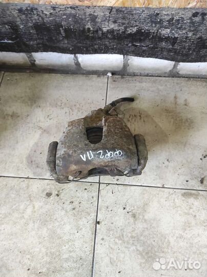 Суппорт передний левый от Ford Focus II 2005-2008