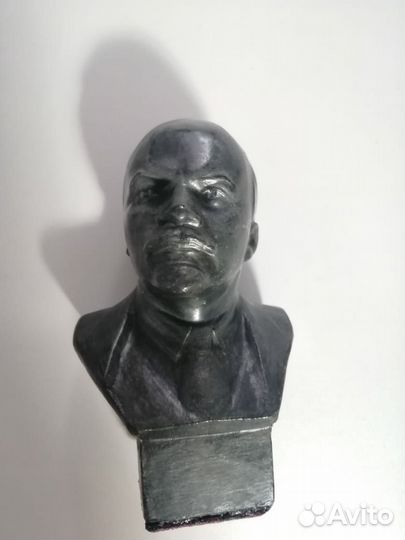 Бюст Ленин
