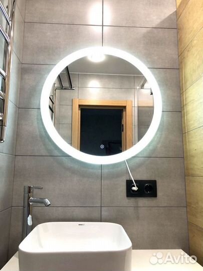 Круглое зеркало с подсветкой для ванной